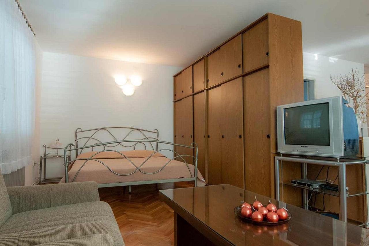 Amazing Seaview Apartment With A Balcony Near The Beach - Kneza Trpimira I Zadar Extérieur photo